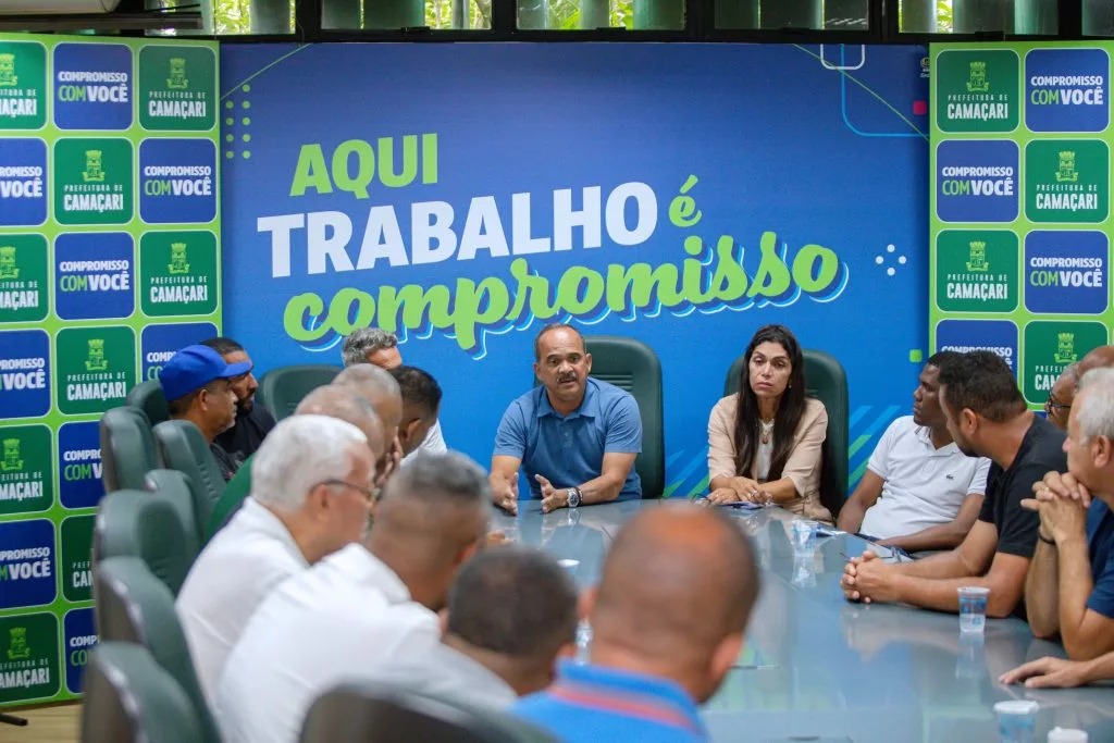 Camaçari: Elinaldo volta atrás em decisão polêmica e justifica suspensão de serviço a estudantes