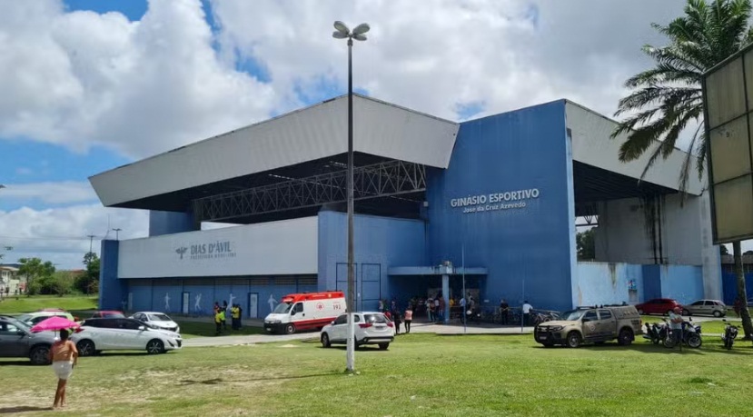 Velório aconteceu no Ginásio Esportivo de Dias D'Ávila. Foto: Phael Fernandes/TV Bahia