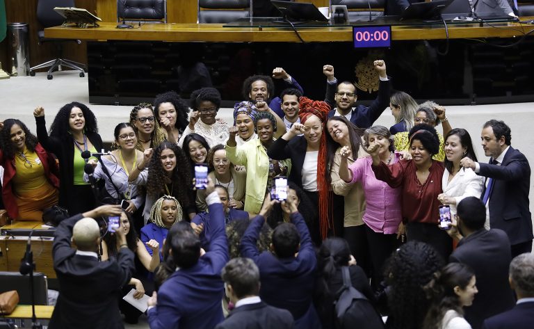 Câmara aprovou PL em que reserva 30% das vagas em concursos federais para grupo étnicos