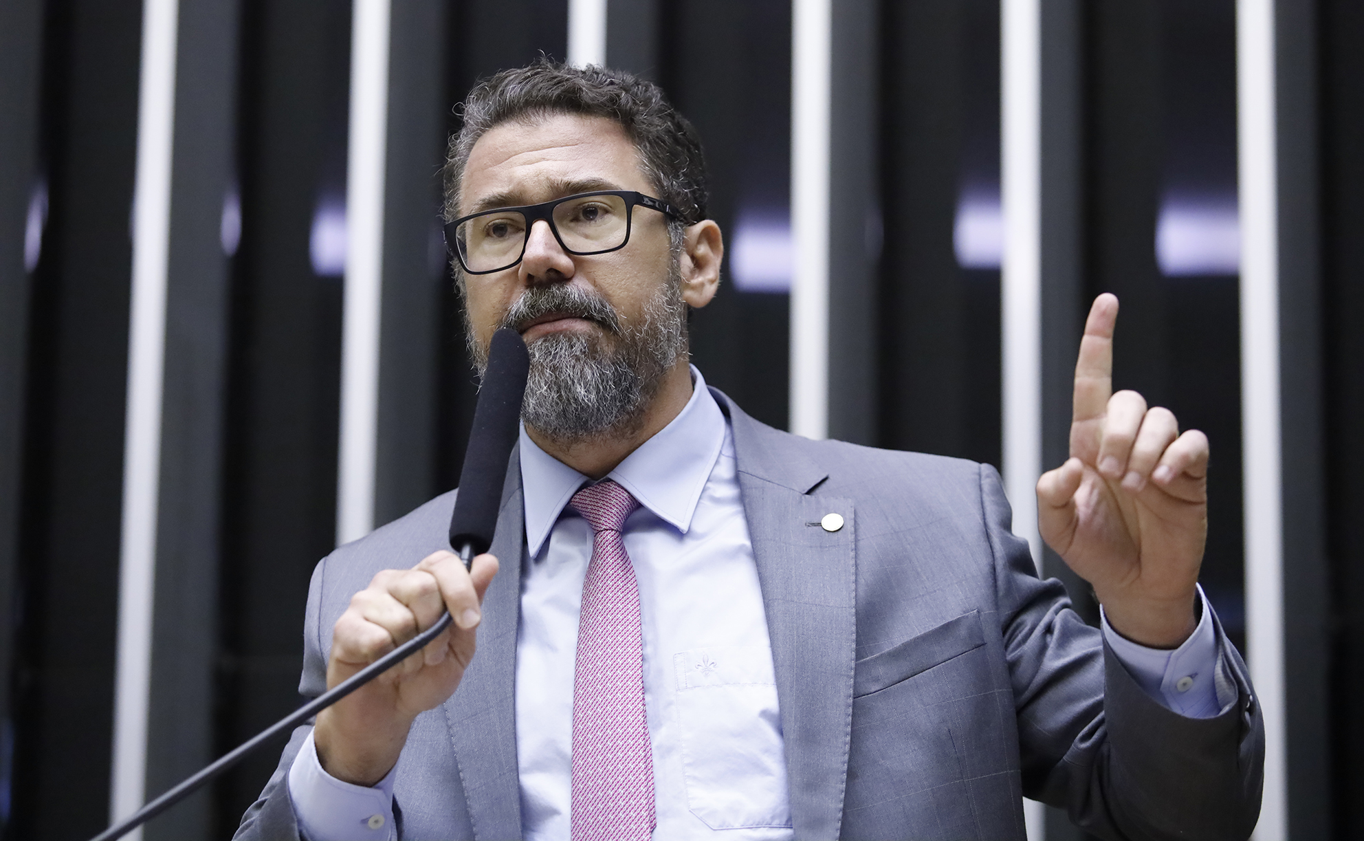 Deputado apresenta PEC que quer acabar com feriados no Brasil