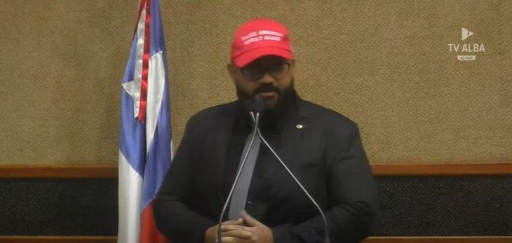 Leandro de Jesus no plenário da Alba