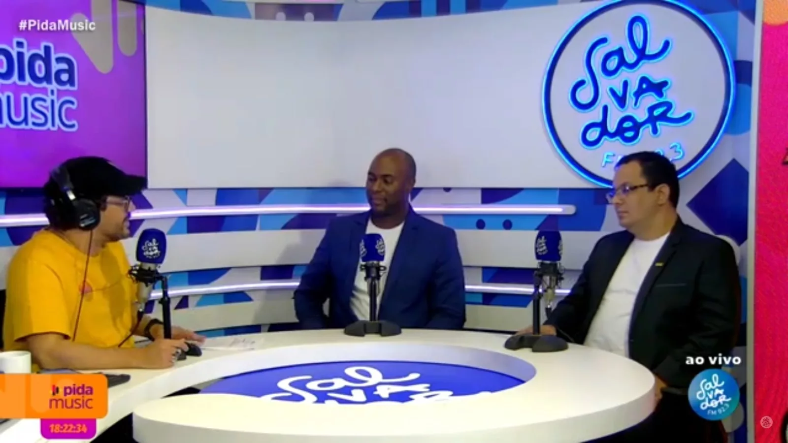 Pida Music recebeu Leandro Menezes, da Abrasel, e Leandro Alonso, do bar do Leo, para falar sobre a polêmica envolvendo as mesas de bares nas calçadas em Salvador Pida Music recebeu Leandro Menezes, da Abrasel, e Leandro Alonso, do bar do Leo, para falar sobre a polêmica envolvendo as mesas de bares nas calçadas em Salvador