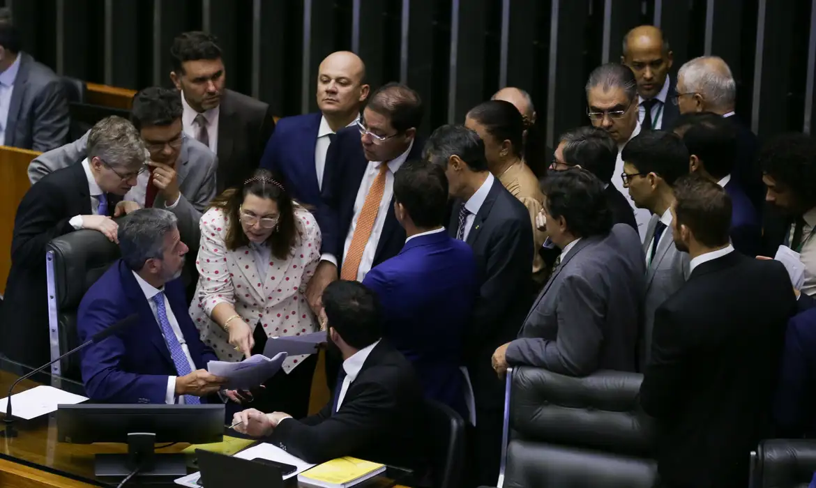Corte de gastos: Em dois turnos, Câmara aprova PEC