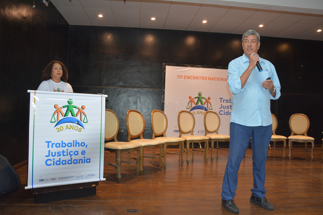Prefeito de Feira de Santana anuncia saída do MDB