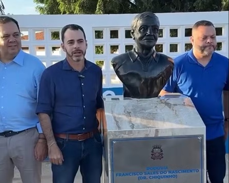 Busto de Dr. Chiquinho foi colocado na estrada pavimentada na zona rural de Campo Formoso