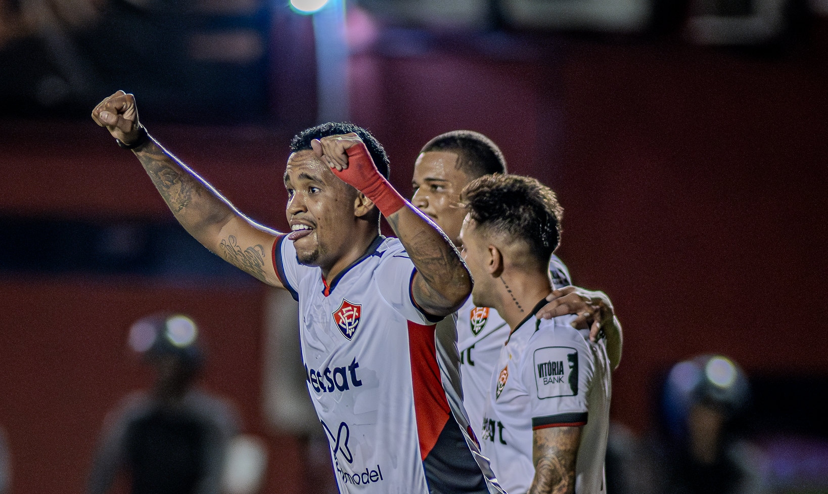 Alerrando é um dos artilheiros da Série A com 14 gols marcados pelo Vitória