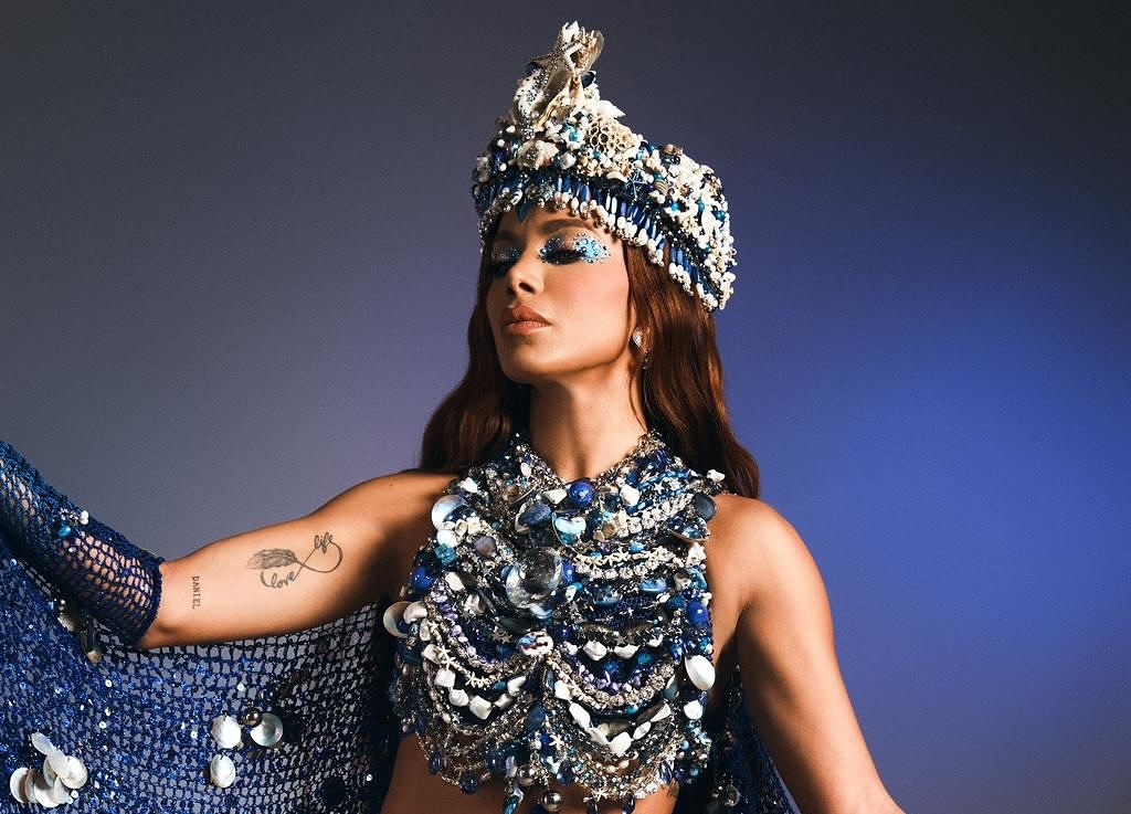 Anitta repete 2023 e faz foto ousada antes de apresentação no Carnatal