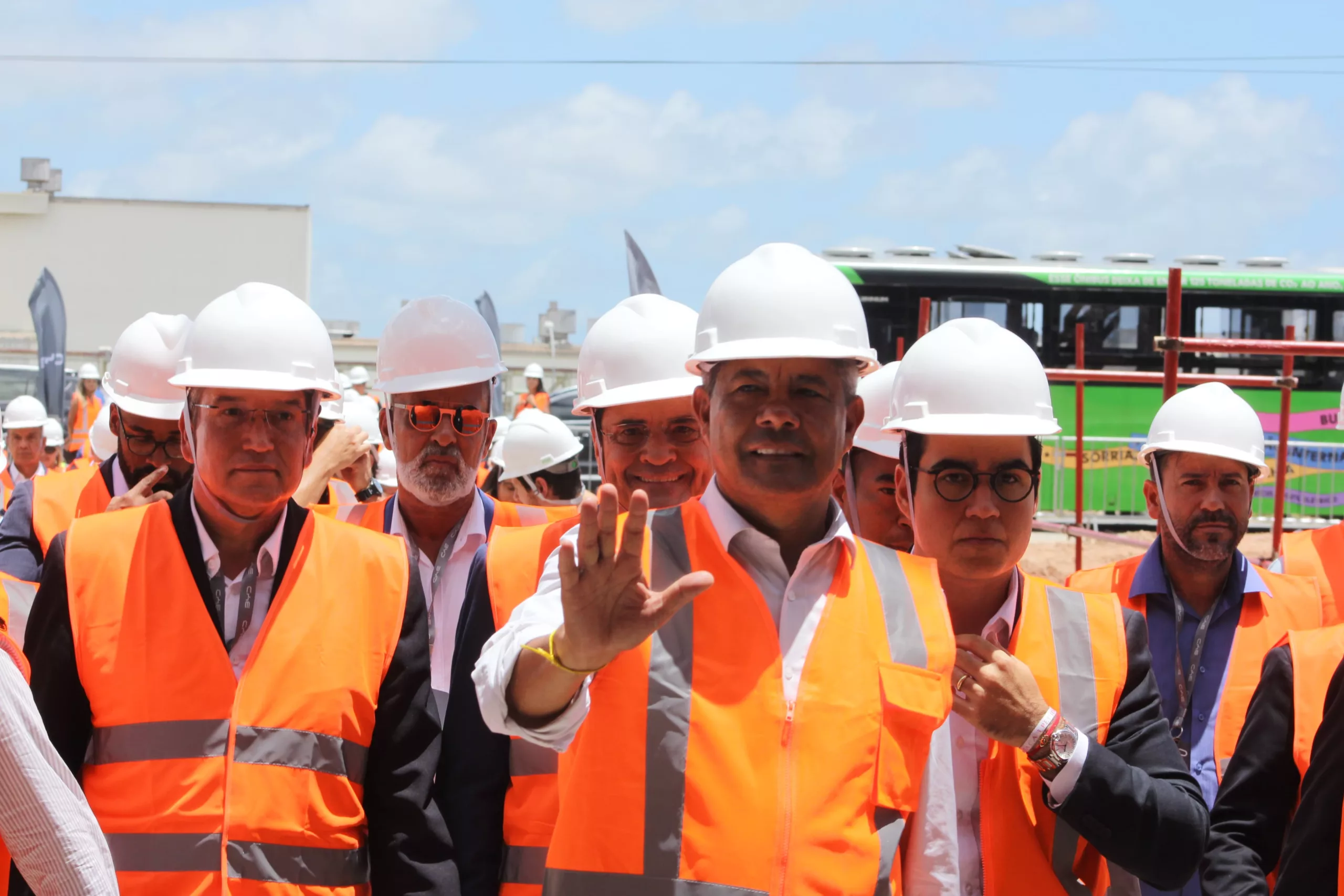 Governador participou da visita técnica às obras da fábrica da BYD. Foto: Vagner Souza/PSNotícias