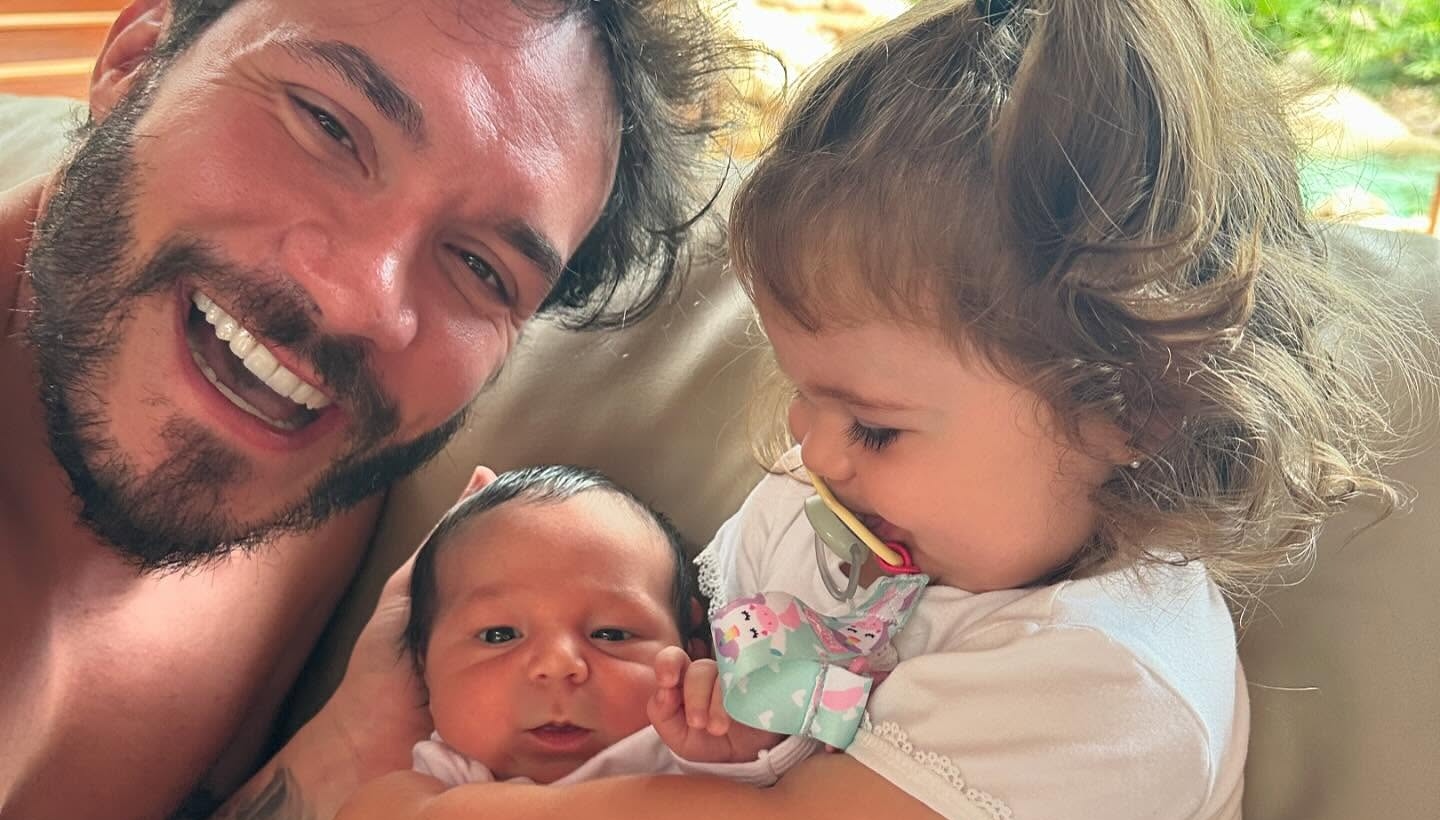 'Esperançosos', diz Eliezer, emocionado, ao atualizar estado de saúde do filho