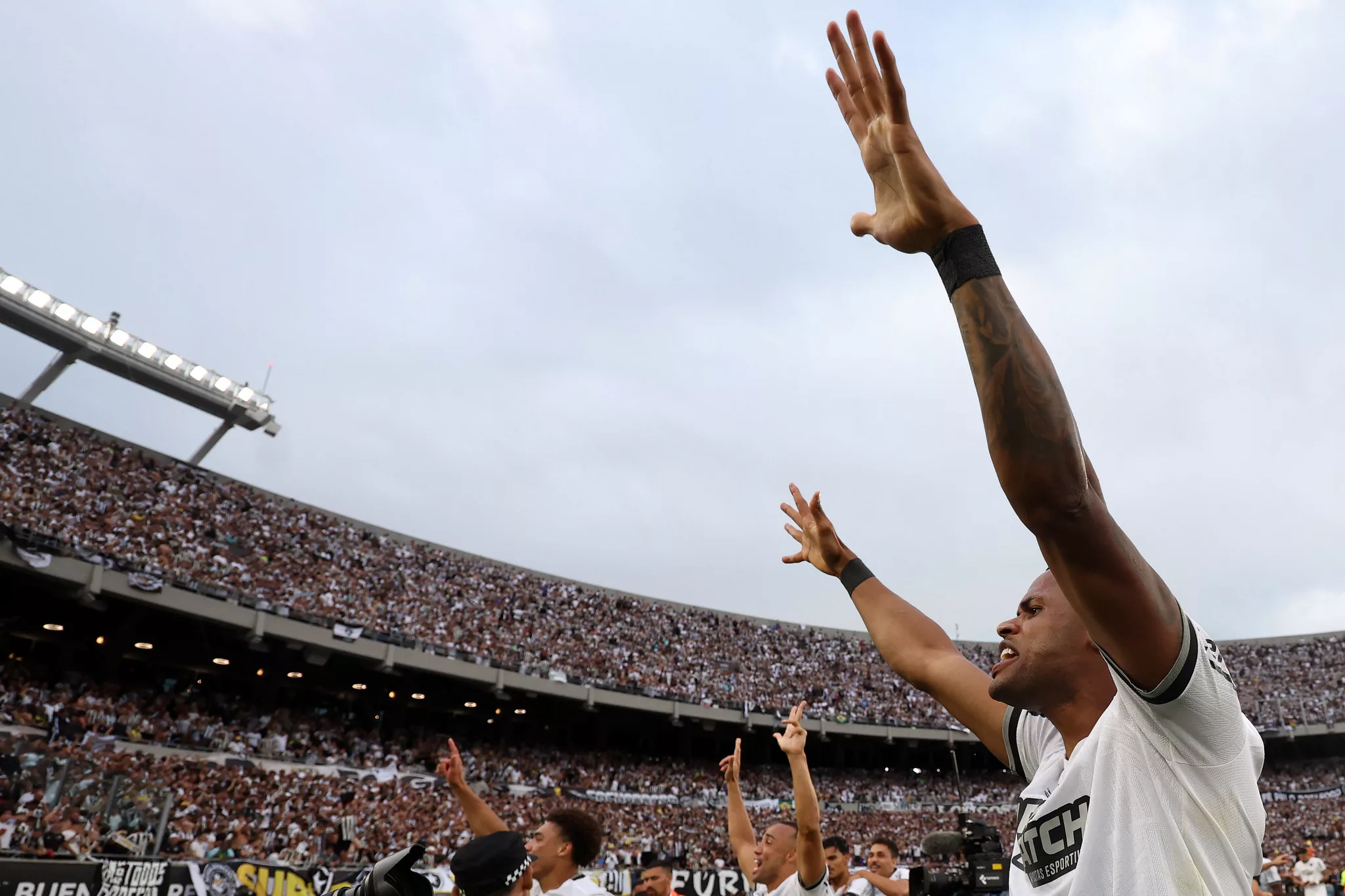 Júnior Santos festeja título da Libertadores. Foto: Vitor Silva/Botafogo Júnior Santos festeja título da Libertadores. Foto: Vitor Silva/Botafogo