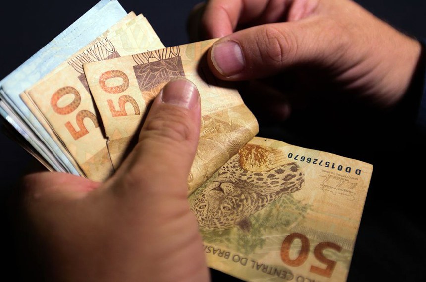 Projeto que limita o aumento do salário mínimo é aprovado na Câmara dos Deputados