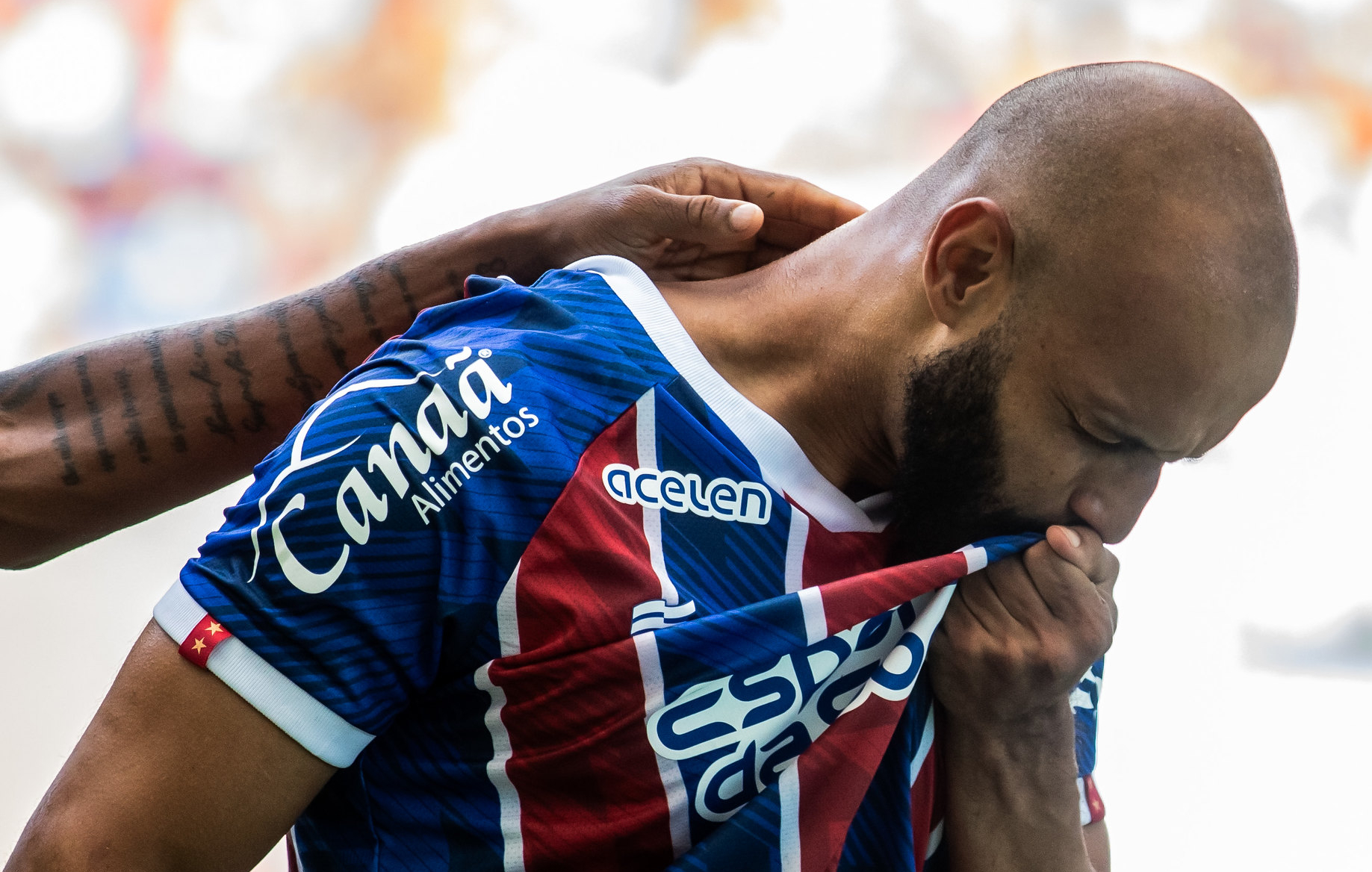 No Santos, Thaciano se despede do Bahia nas redes sociais: 'me tornei Bahia'