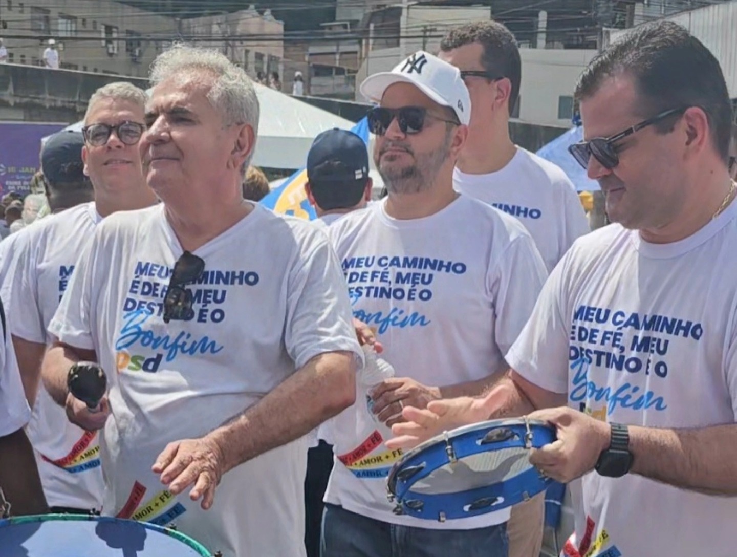 Senador Angelo Coronel ao lado dos filhos Diego Coronel e Angelo Coronel Filho nos festejos da Lavagem do Bonfim. Foto: Divulgação