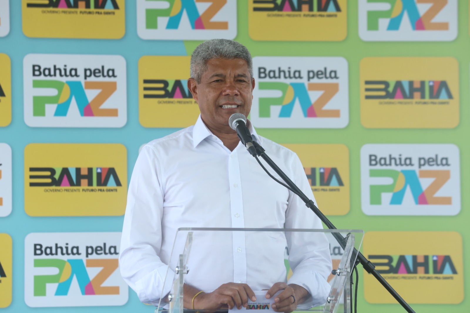 Governador Jerônimo Rodrigues no lançamento do primeiro coletivo Bahia pela Paz. Foto: Thuane Maria/GOVBA