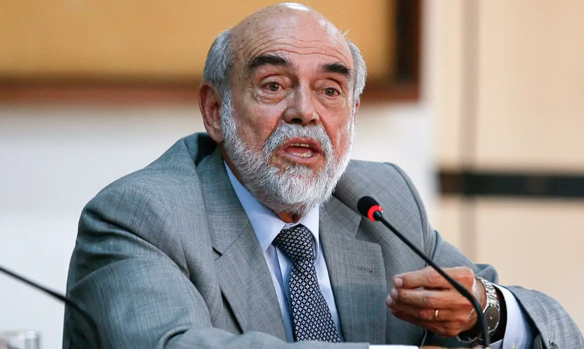 Morre advogado que pediu impeachment de Collor em 1992