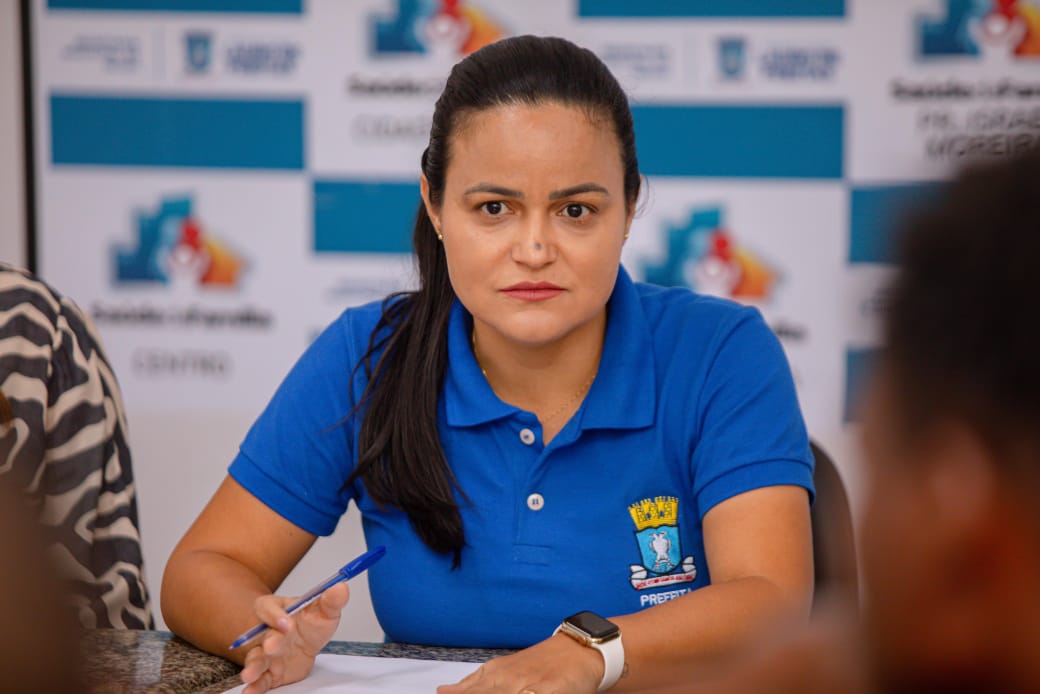 Débora Regis anuncia pagamento dos salários de dezembro dos servidores em Lauro de Freitas