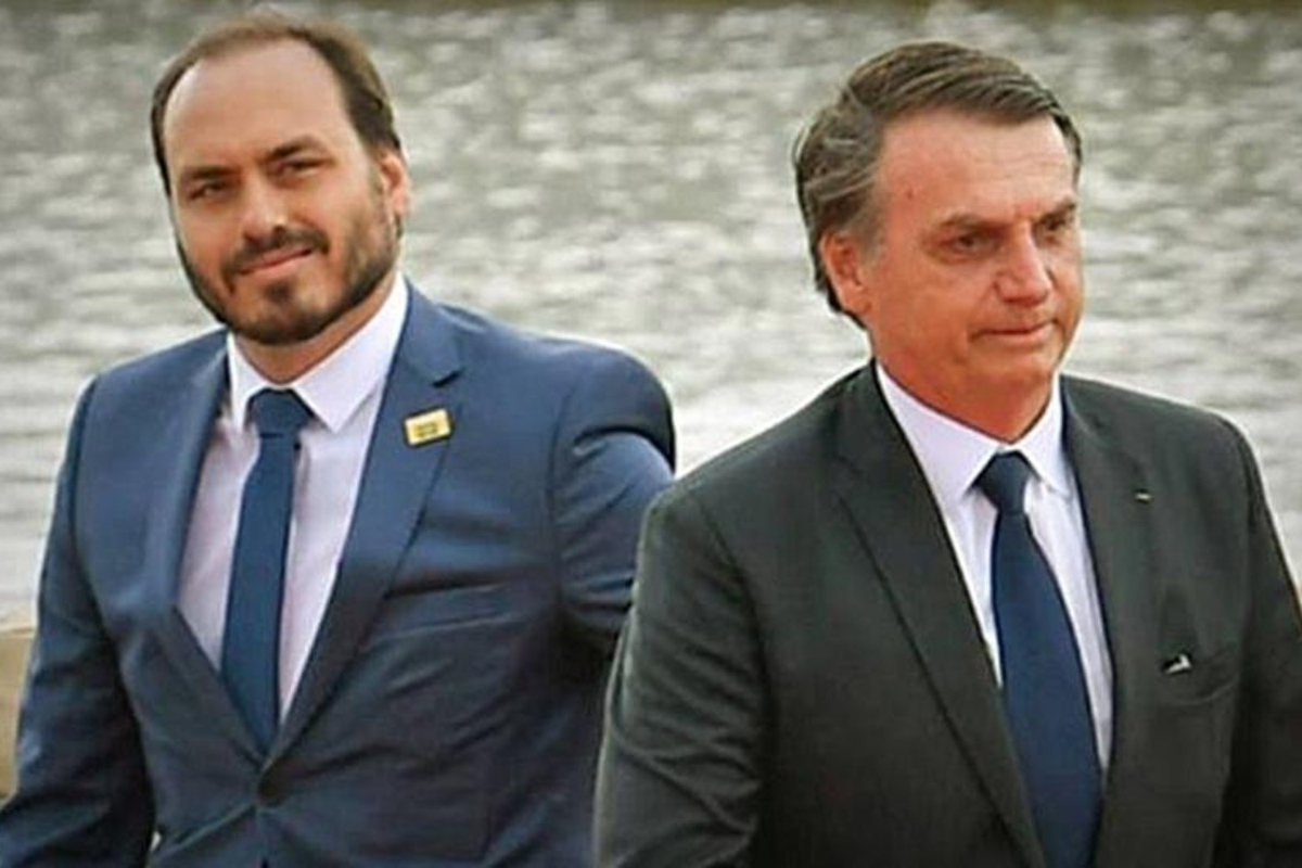 Filho de Bolsonaro diz que ex-presidente teve conta em rede social invadida e roubada