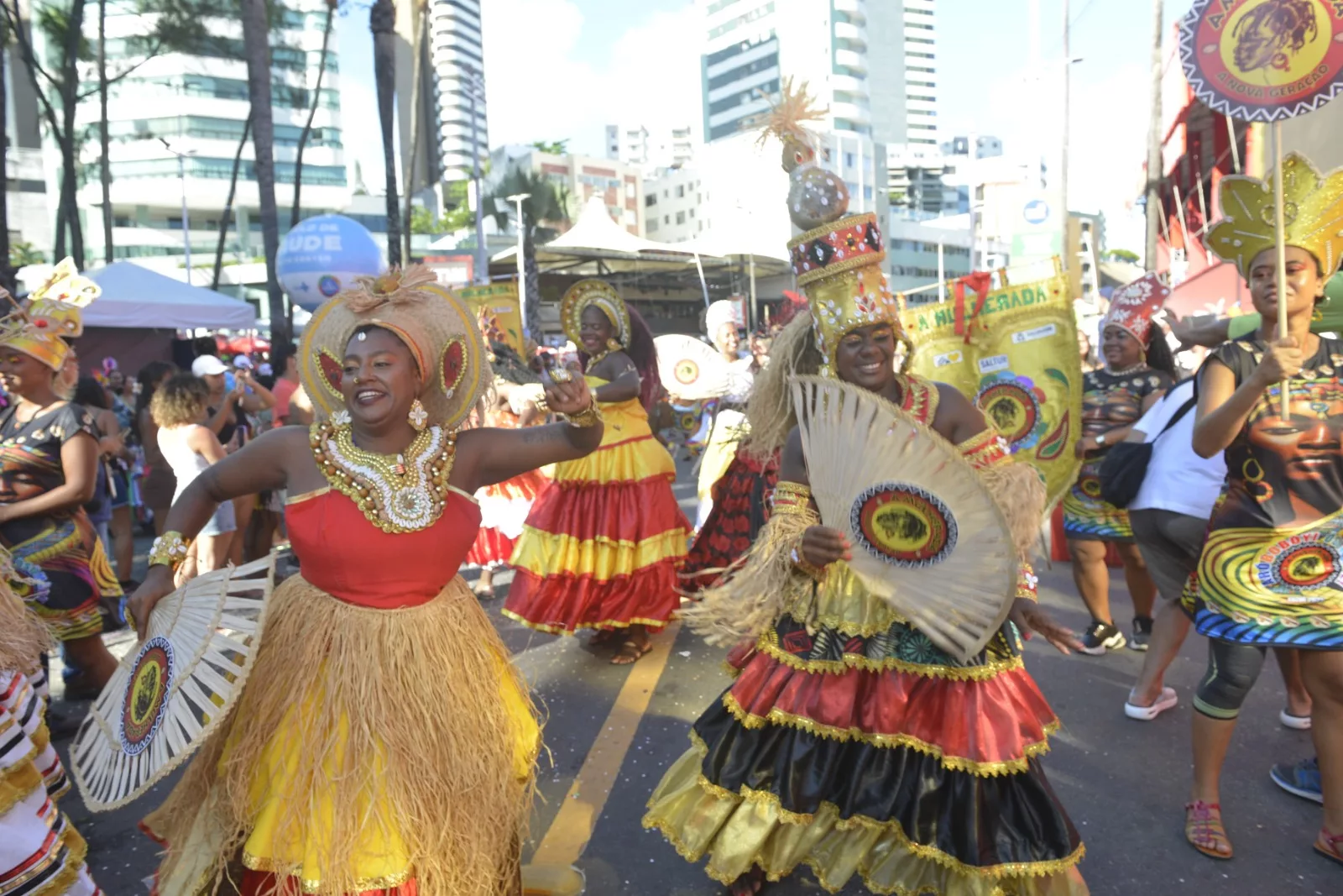 Fuzuê abre festejos de Carnaval em Salvador com foliões no Circuito Orlando Tapajós