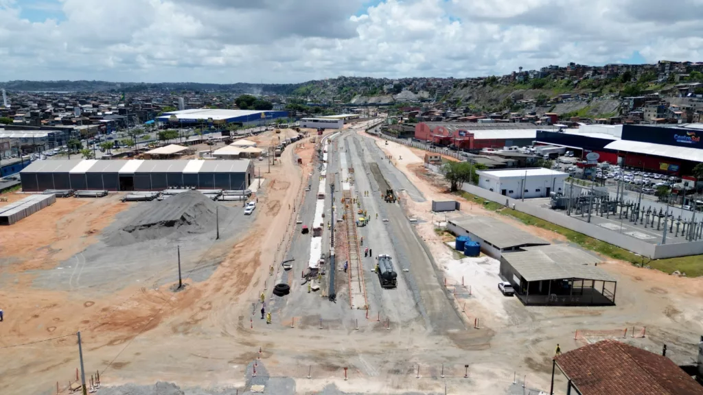 Jerônimo diz que apesar dos transtornos, 'nós veremos os benefícios' das obras do VLT