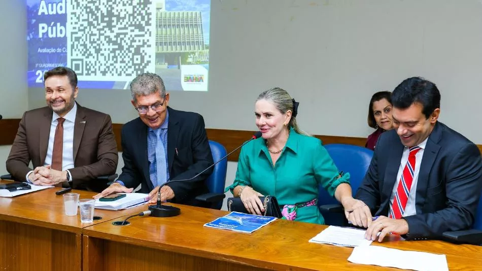 Em audiência com deputados, secretário da Fazenda garante solidez fiscal do Estado