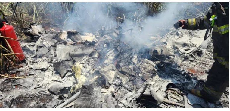 Avião cai no interior de São Paulo e duas pessoas morrem