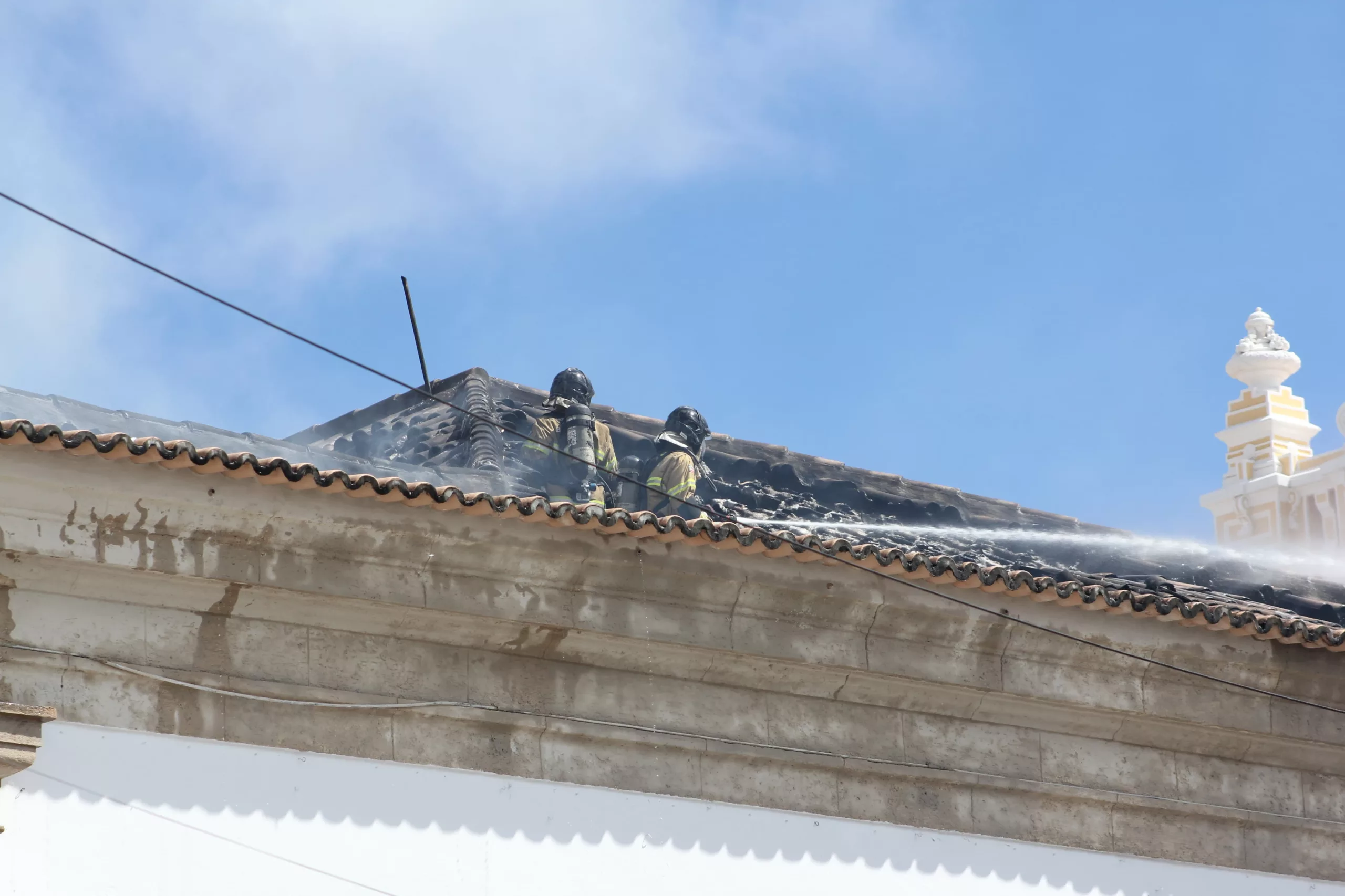 Incêndio atinge Câmara de Salvador