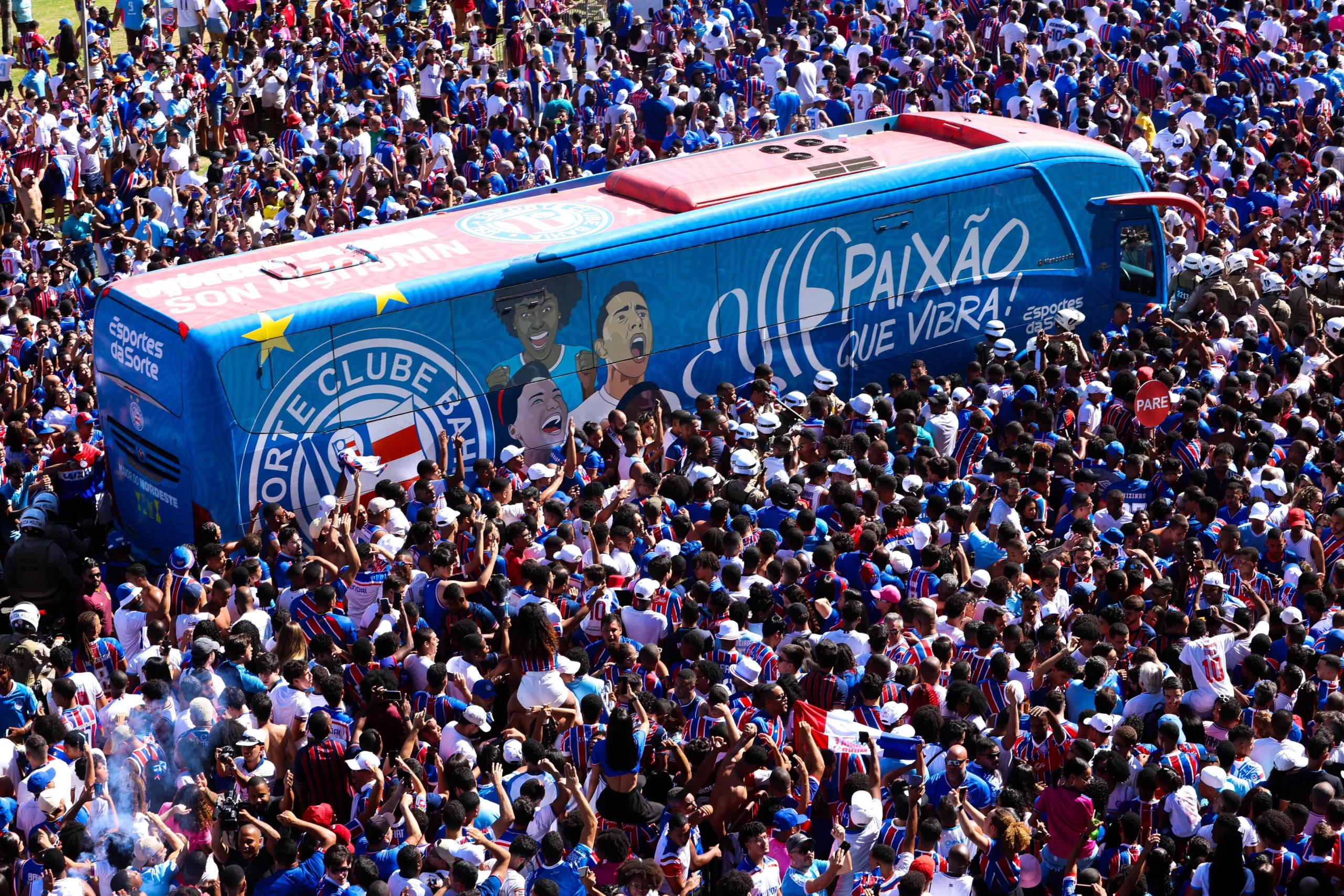 Torcida recepciona o time em Bahia 2x0 Atlético-GO - 38ª rodada do Brasileirão 2024 | Foto: Divulgação/EC Bahia