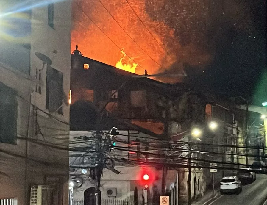 Incêndio casarão Santo Antônio Além do Carmo