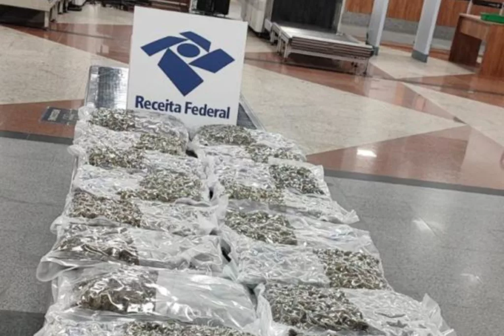 Receita apreende quase 10 kg de droga avaliada em R$ 400 mil no Aeroporto de Salvador