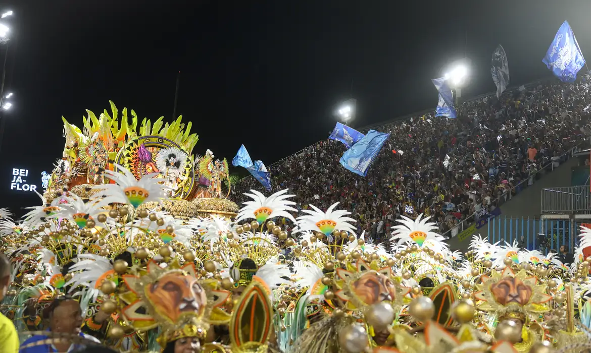 Beija-Flor é a campeã do carnaval do Rio de Janeiro em 2025 e garante 15º título