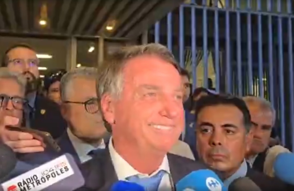VÍDEO: Após virar réu, Jair Bolsonaro reage após ouvir 