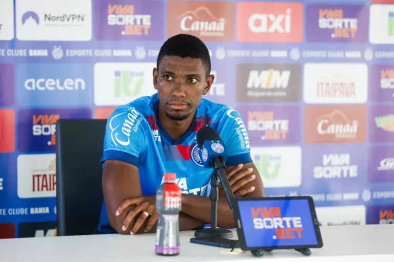 Kanu em coletiva antes do Ba-Vi