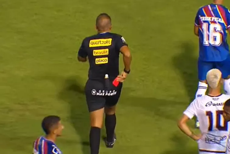 Jogo entre Jacuipense e Bahia. Imagem: TVE Bahia/Reprodução