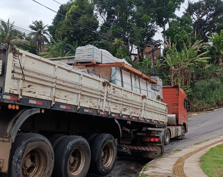 Carreta no Ladeirão da 8