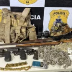 Com os traficantes foram encontradas drogas e armas Foto: Divulgação/SSP-BA