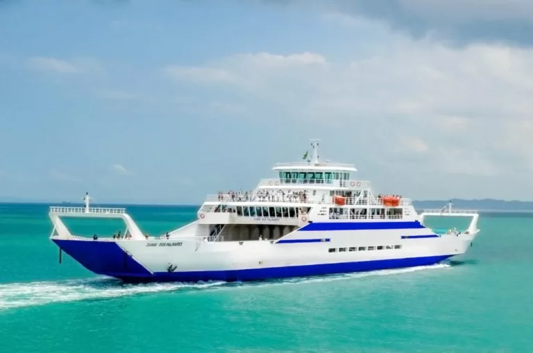 Ferry-boat suspende embarque de veículos pesados devido ao mau tempo em Salvador