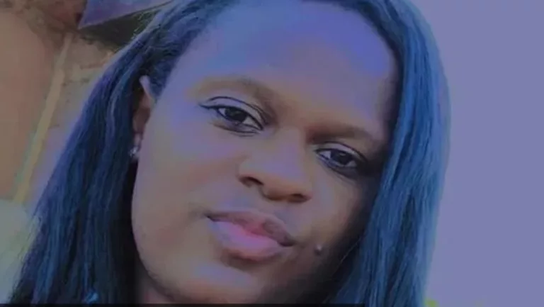 A mulher foi identificada como Carina Santos de Souza Foto: Reprodução/Redes sociais