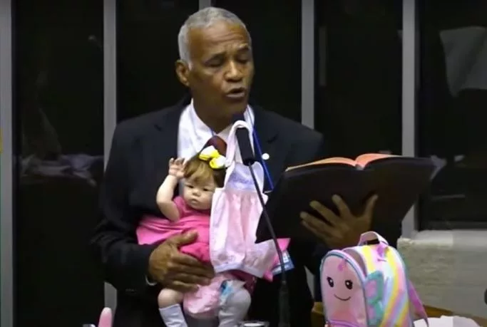 O parlamentar baiano disse que o uso do brinquedo “não é pecado” Foto: Reprodução/Câmara dos Deputados
