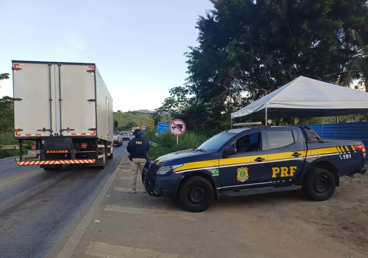 Ponte sobre o Rio Jequitinhonha é totalmente interditada