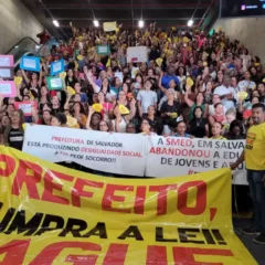 Professores já estão com braços cruzados há 16 dias Foto: Divulgação/APLB
