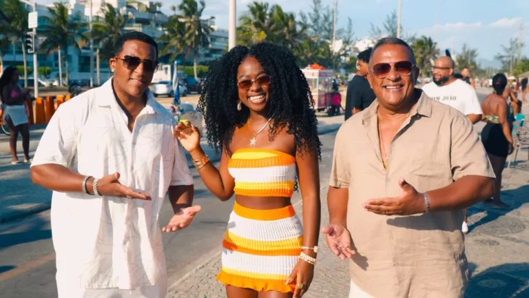 Cantora baiana Hanaya lança Marrom Bombom
