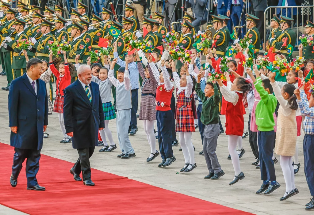 Lula viaja a Rússia e China