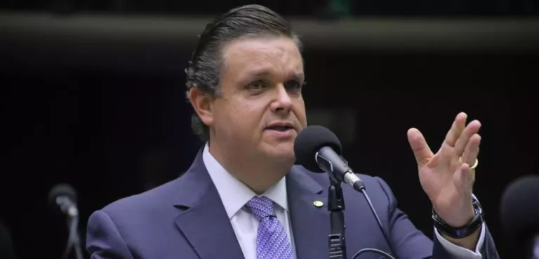 Saiba quem é o substituto de Carlos Lupi no Ministério da Previdência