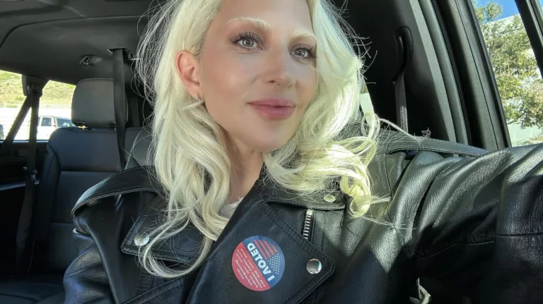 Lady Gaga faz ‘show surpresa’ em Copacabana e emociona fãs