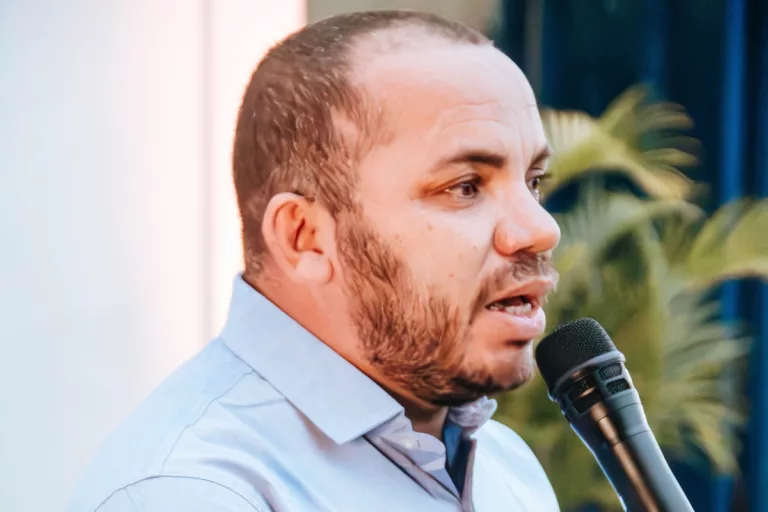 VÍDEO: Prefeito no extremo-sul da Bahia anuncia rompimento com ACM Neto por motivo inusitado