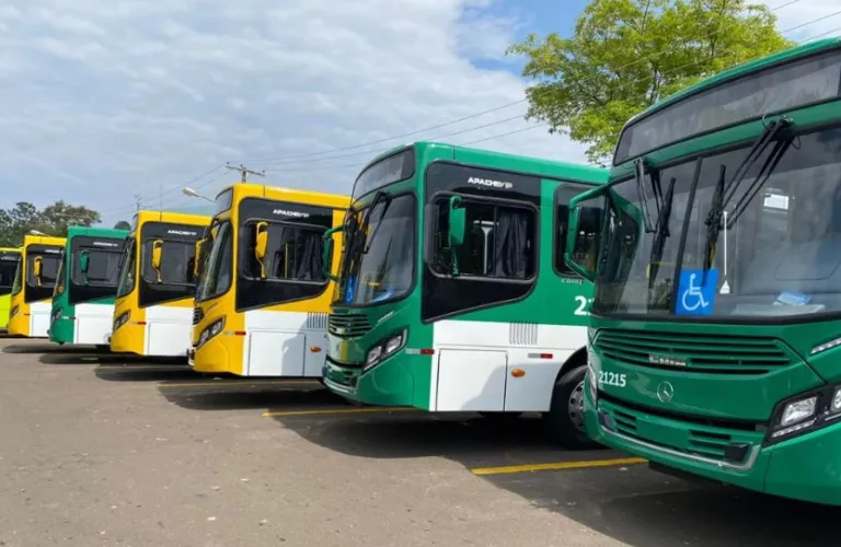 Os ônibus só estão circulando até a entrada do bairro Foto: Divulgação