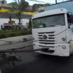 O caminhão travou o trânsito no sentido Bonocô Foto: Reprodução/TV Bahia