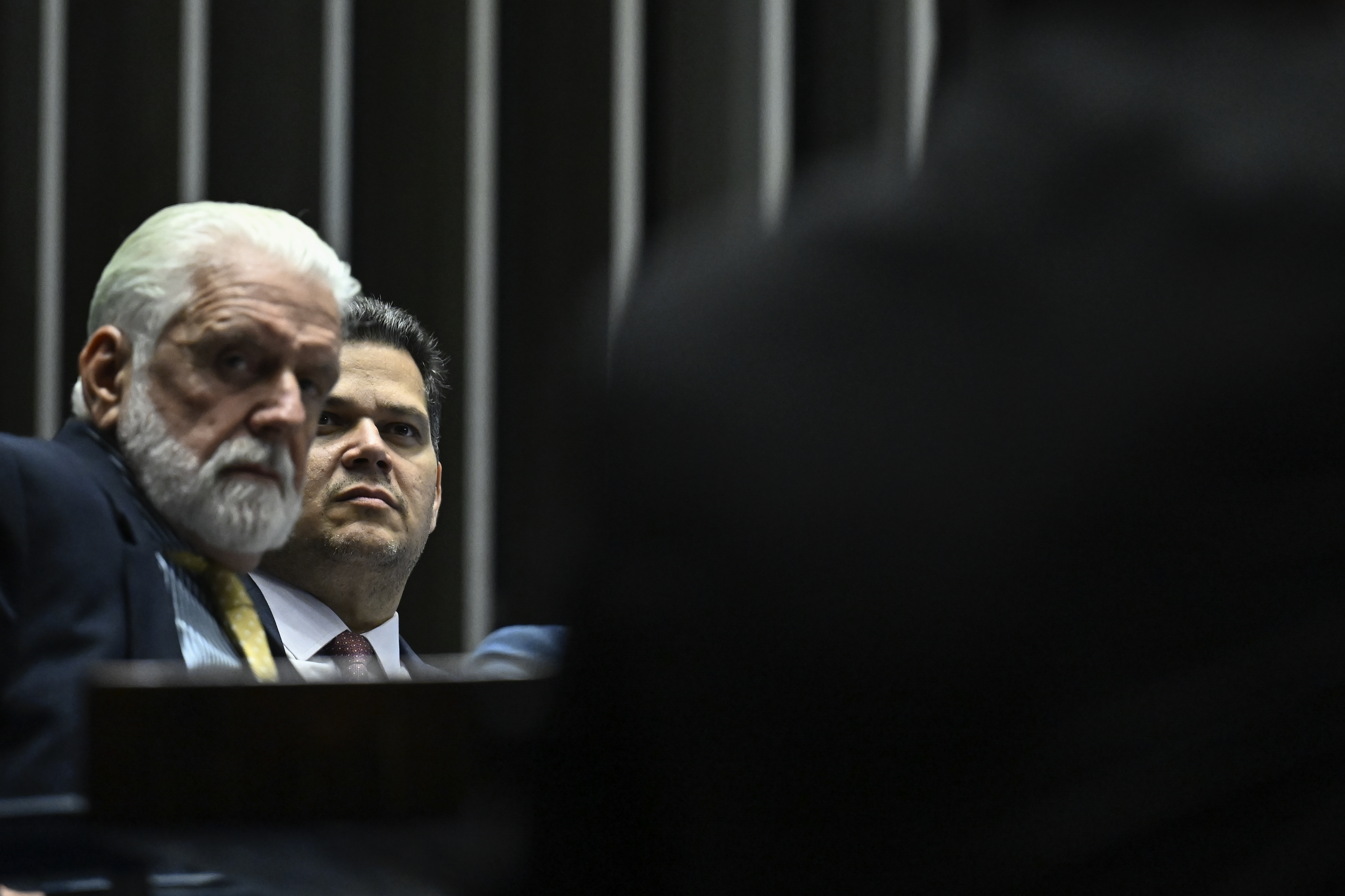 Líder do governo no Senado, Jaques Wagner (PT), ao lado do presidente do Senado, Davi Alcolumbre (UB-AP). Foto: Andressa Anholete/Agência Senado