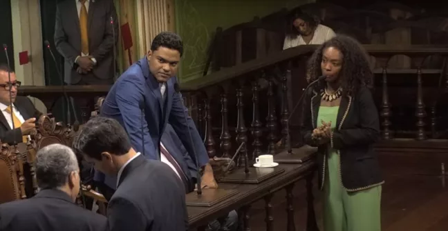 Sandro Filho e Eliete Paraguassu. Imagem: TV Câmara de Salvador/Reprodução