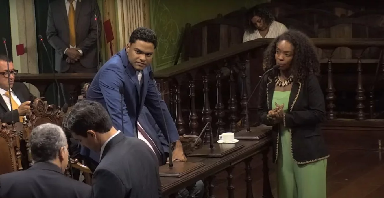 Sandro Filho e Eliete Paraguassu. Imagem: TV Câmara de Salvador/Reprodução